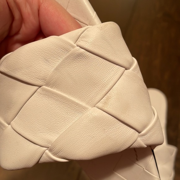 Vetaste White Flat Woven Sandals - Picture 3 of 8